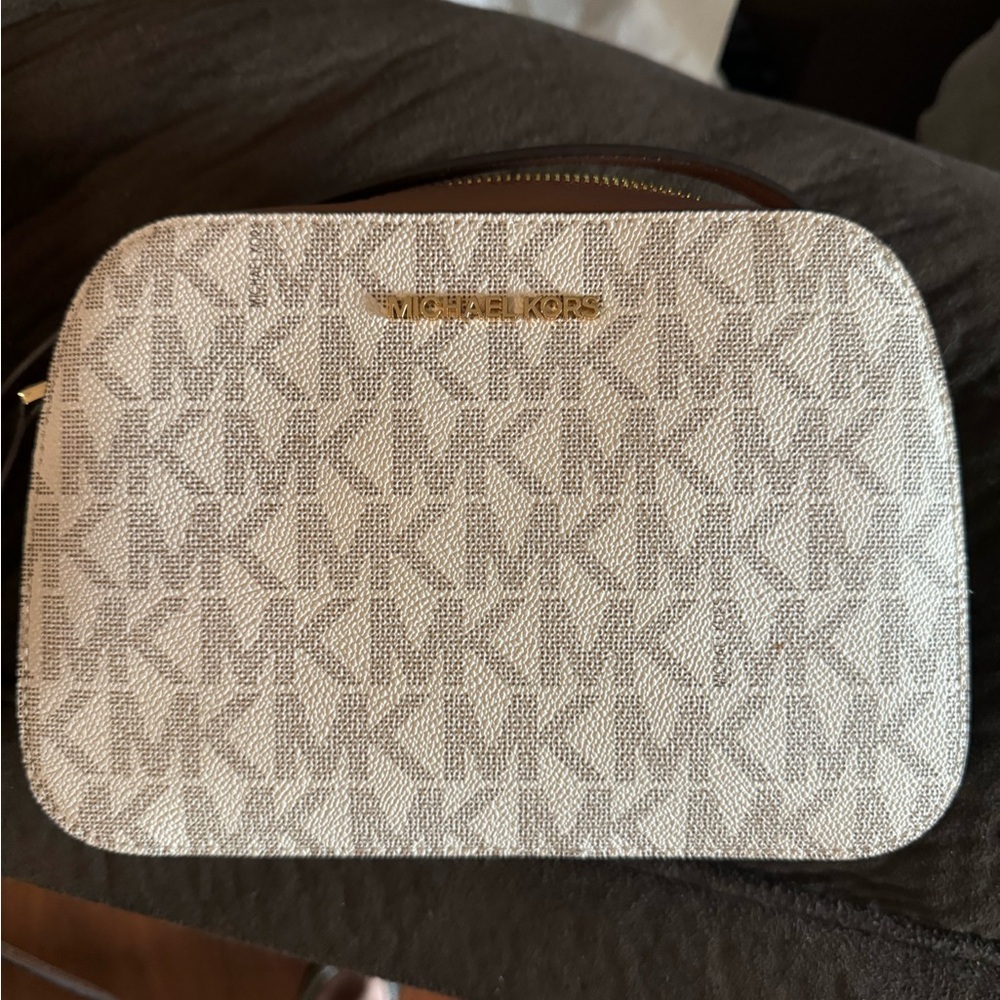 Michael Kors crossbody bag. Hardly used.